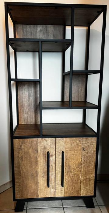 Barkast met 7 open vakken & 2 deuren beschikbaar voor biedingen