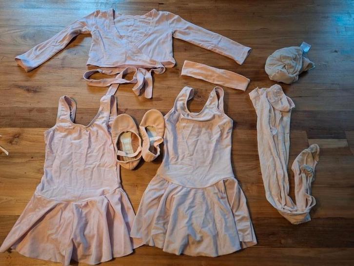 Balletset 128: schoenen, nylonkousen, haarnetje, 2 pakjes, Kinderen en Baby's, Kinderkleding | Maat 128, Gebruikt, Meisje, Sport- of Zwemkleding
