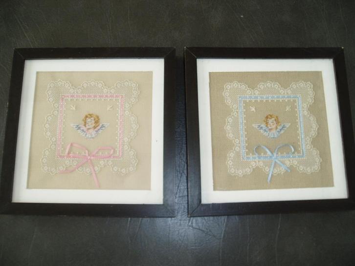 fijn handwerkje in kader, rijgwerk ecru met roze en blauw, Hobby en Vrije tijd, Borduren en Borduurmachines, Zo goed als nieuw