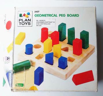 Plan Toys 2437 : geometrisch houten peg bord / opbergbord beschikbaar voor biedingen