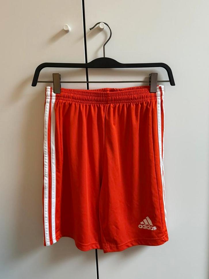 Shorts Adidas, Kinderen en Baby's, Kinderkleding | Maat 164, Nieuw, Jongen of Meisje, Sport- of Zwemkleding, Ophalen of Verzenden