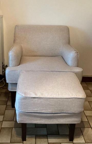 1persoonszit en voetenbank  beschikbaar voor biedingen