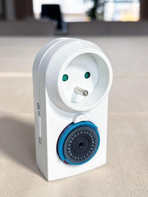 Tijdschakelaar stopcontact / Mechanische schakelklok / Timer, Doe-het-zelf en Bouw, Elektriciteit en Kabels, Nieuw, Stopcontact