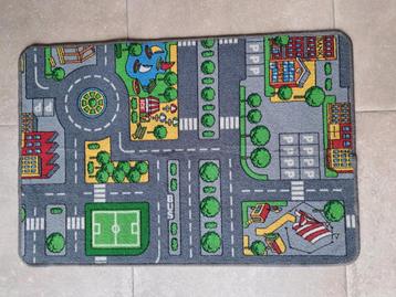 Mini speelmat 100x65cm
In goede staat  beschikbaar voor biedingen