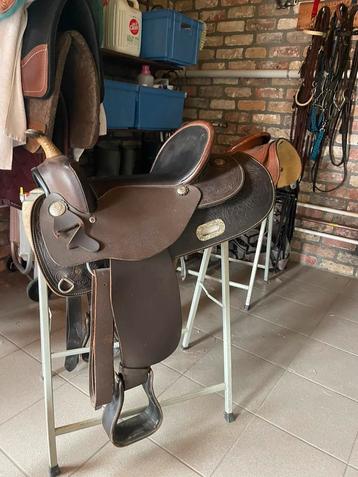 Western zadel beschikbaar voor biedingen