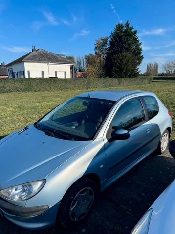 Peugeot 206 - 1.1 Benz - 172 000 km - 2004  disponible aux enchères