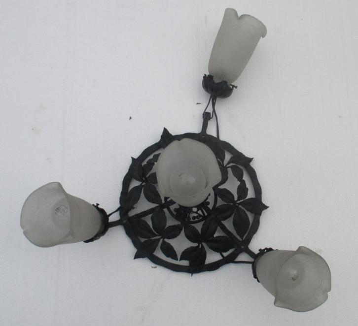 originele art deco smeedijzeren plafonnier 4 Muller kappen, Antiek en Kunst, Antiek | Verlichting, Ophalen