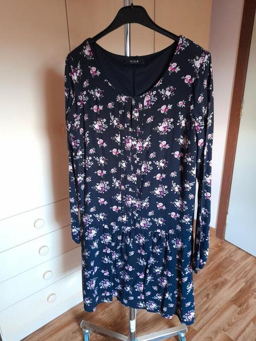 Robe noire ornée d'un délicat imprimé floral., Vêtements | Femmes, Robes, Comme neuf, Taille 38/40 (M), Noir, Au-dessus du genou