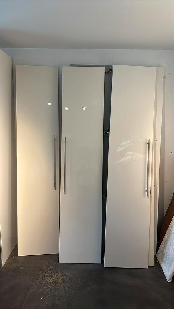 8 portes Pax Ikea blanc brillant avec poignées et charnières, Huis en Inrichting, Kasten | Stellingkasten, Gebruikt, Ophalen