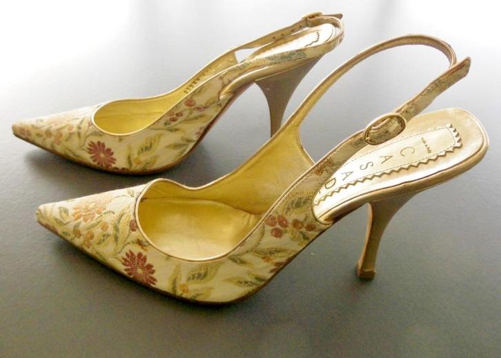 Prachtige „" CASADEI "” PUMPS van echt LEER Maat: 37”, Kleding | Dames, Schoenen, Zo goed als nieuw, Pumps, Overige kleuren, Ophalen of Verzenden