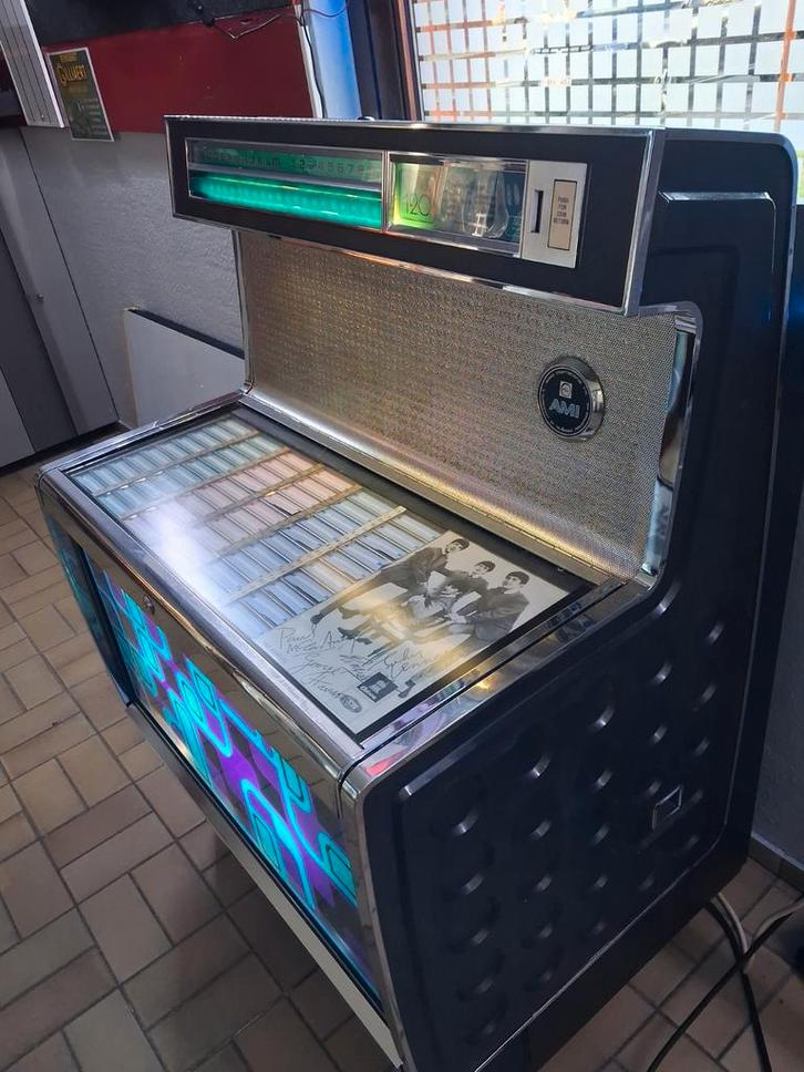 AMI JUKE BOX VOLEDIG IN ORDE GEZET., Verzamelen, Automaten | Jukeboxen, Ami, Ophalen