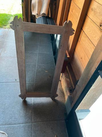 Vintage spiegel beschikbaar voor biedingen