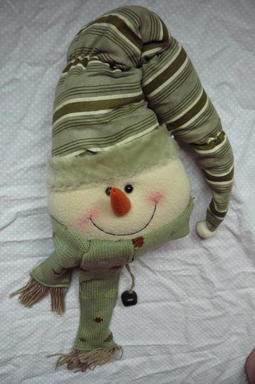 kerstmis sneeuwman met muts, sjaaltje en belletje beschikbaar voor biedingen