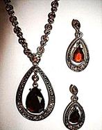 AVON : la parure " Samara"... collier + boucles, Bijoux, Sacs & Beauté, Colliers, Enlèvement ou Envoi, Neuf, Brun