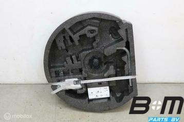 Schuim wagengereedschap VW Golf Plus II 8P0012109F beschikbaar voor biedingen