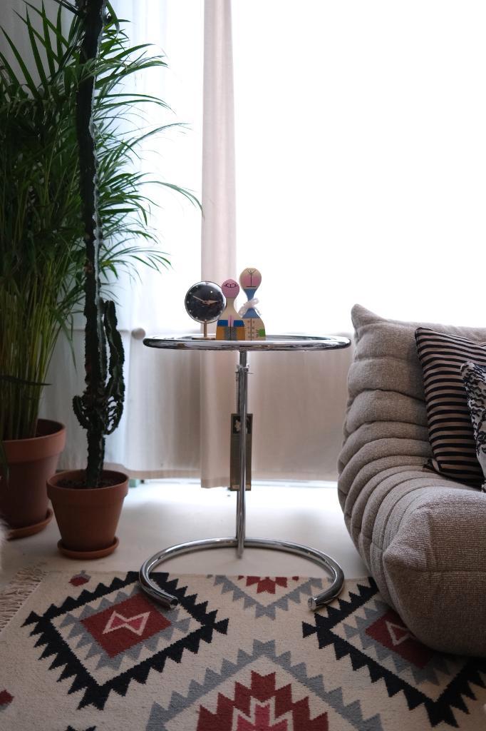 Table d'appoint originale Classicon E 1027, Maison & Meubles, Tables | Tables d'appoint, Comme neuf, Rond, 60 cm ou plus, 55 à 75 cm