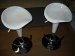 2 witte barkrukken 40 €, Huis en Inrichting, Barkrukken, Ophalen of Verzenden, Gebruikt, In hoogte verstelbaar