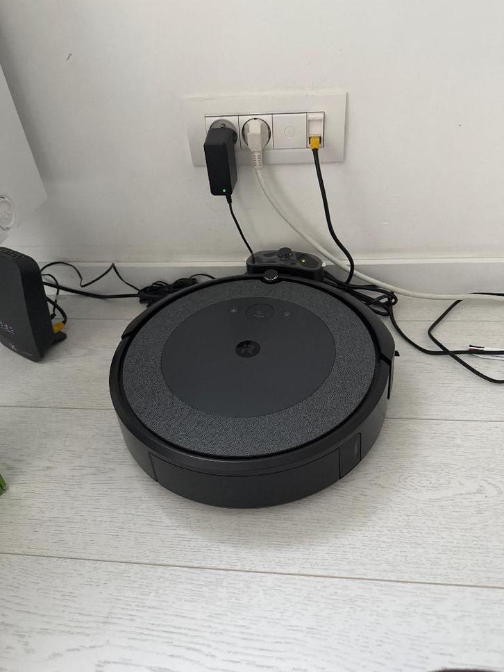 iRobot Roomba i5, Elektronische apparatuur, Stofzuigers, Zo goed als nieuw, Robotstofzuiger, Reservoir, Ophalen