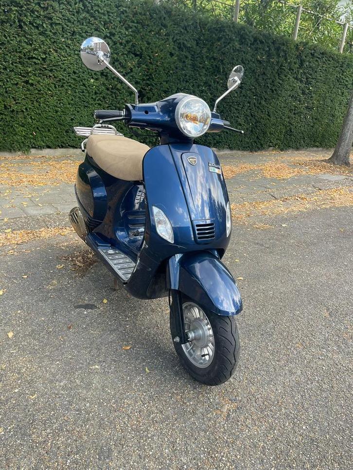 Scooter gts B klasse, Fietsen en Brommers, Snorfietsen en Snorscooters, Zo goed als nieuw, Overige merken, Benzine, Ophalen
