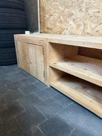 TV Meubel / Houten kast beschikbaar voor biedingen