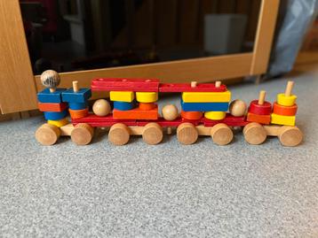 Houten speelgoedtrein beschikbaar voor biedingen