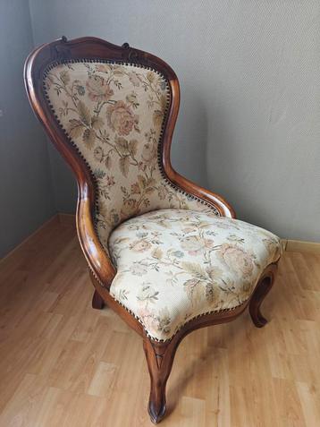 Antiek fauteuil  beschikbaar voor biedingen