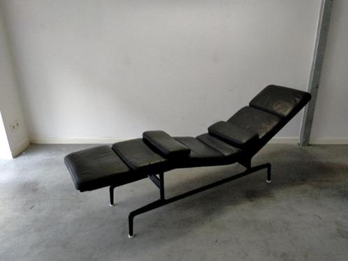 Charles en Ray Eames soft pad chaise ES 106 van VITRA, Maison & Meubles, Canapés | Sofas & Chaises Longues, Comme neuf, Une personne