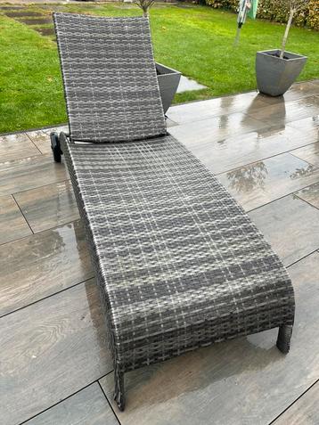 Ligstoel te koop beschikbaar voor biedingen
