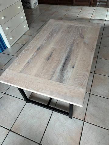 Salontafel hout beschikbaar voor biedingen