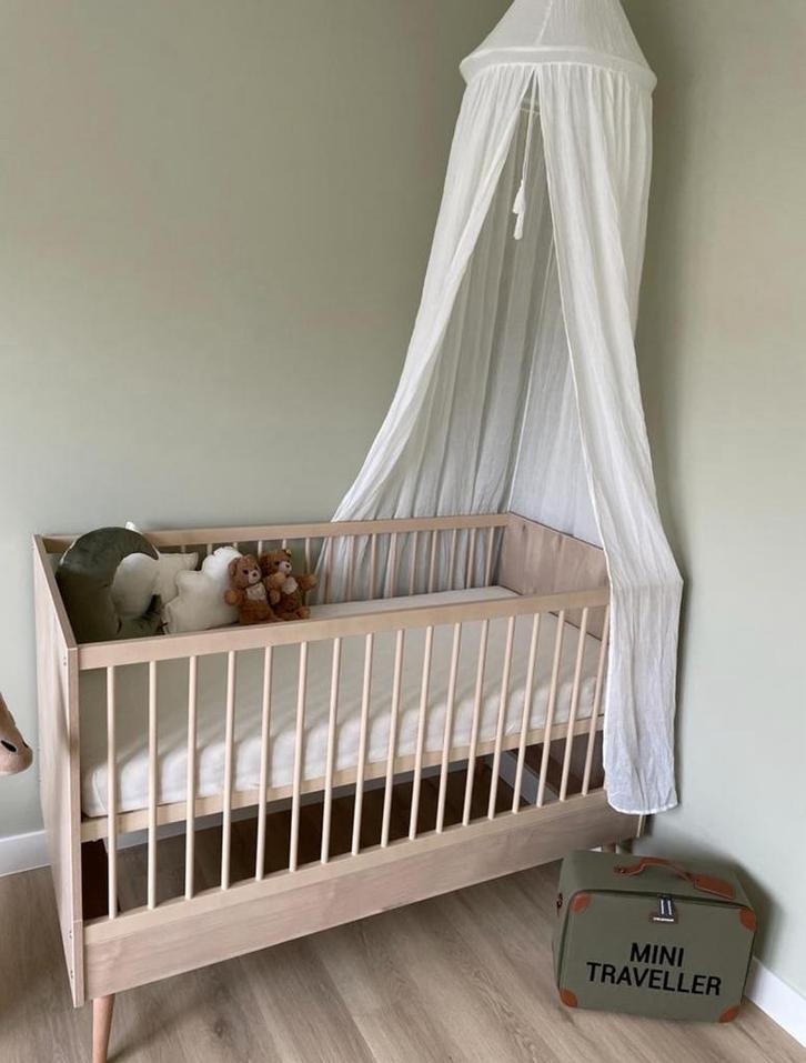 Quax Babybed omvormbaar 70x140 + toebehoren (nieuwprijs863€), Kinderen en Baby's, Babywiegjes en Ledikanten, Zo goed als nieuw