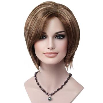 Vlotte korte pruik haar laagjes kleur 12TT26 beschikbaar voor biedingen