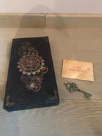 Tomorrowland 2014 - boîte, clé et enveloppe, Une personne