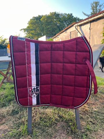 Zadeldoek Eskadron beschikbaar voor biedingen