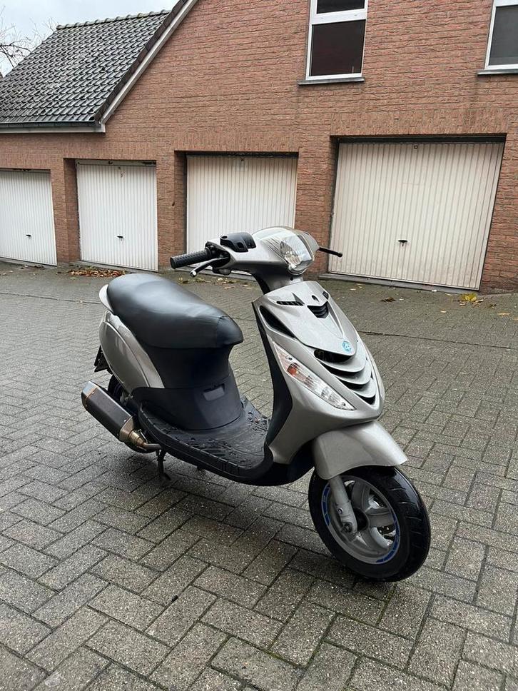 zip a klasse 4t, Fietsen en Brommers, Scooters | Piaggio, Gebruikt, Zip, Klasse A (25 km/u), Benzine, Ophalen