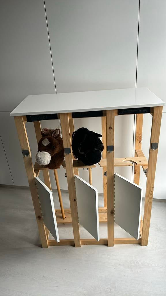 Hobby horse stal, Enlèvement, Comme neuf