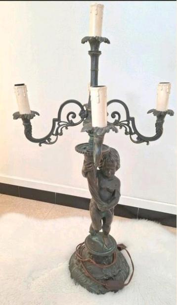 Bronzen Beeld kandelaar
 beschikbaar voor biedingen
