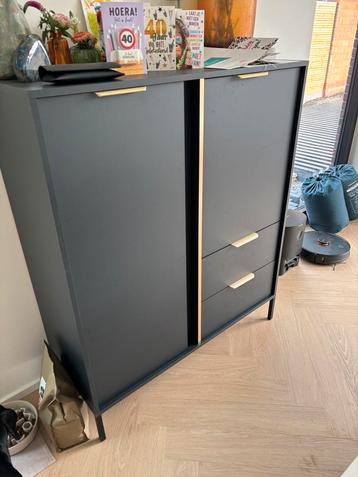 Dressoir beschikbaar voor biedingen