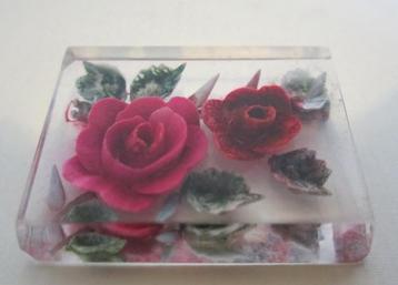 Antieke Art deco broche lucite geen bakeliet roosjes beschikbaar voor biedingen
