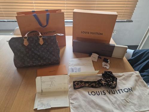 Louis Vuitton Speedy 35 Monogram + sjaaltje, Handtassen en Accessoires, Tassen | Damestassen, Zo goed als nieuw, Ophalen
