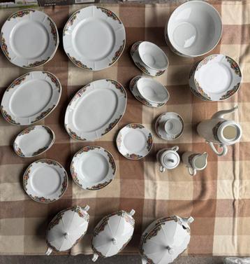 Antiek porselein volledig servies 18-delig beschikbaar voor biedingen
