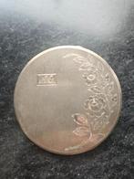 Zilveren poederdoos, Ophalen