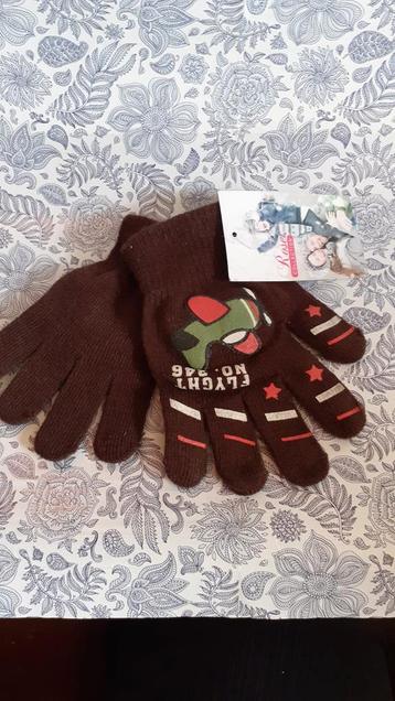 paire de gants extensible  pour enfant comme pour adulte  beschikbaar voor biedingen