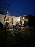 Stacaravan met houten aanbouw