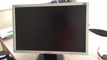 Samsung computerscherm beschikbaar voor biedingen