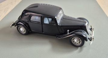 Burago 1/24 Citroën 15CV. beschikbaar voor biedingen