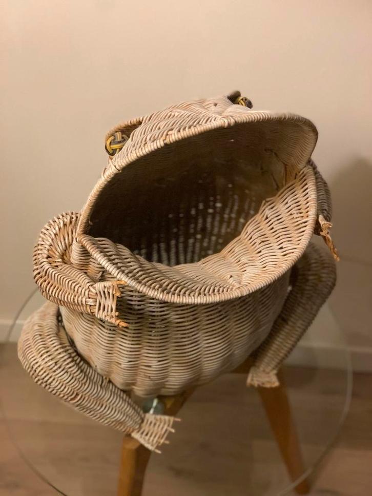 Vintage rotan kikker mand, Huis en Inrichting, Woonaccessoires | Krantenbakken en Lectuurbakken, Gebruikt, Ophalen