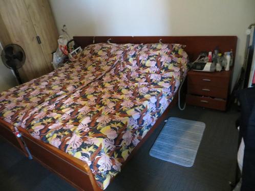 2x 1 persoonsbed 90x200 met elektrische lattenbodems, Huis en Inrichting, Slaapkamer | Bedden, Zo goed als nieuw, Eenpersoons