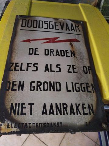 Antieke geëmailleerde plaat. Doodsgevaar  beschikbaar voor biedingen