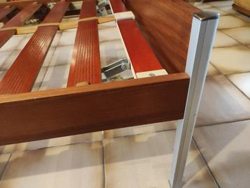 Bed 1 persoon in teak, merk Lattoflex + lattenbodem beschikbaar voor biedingen