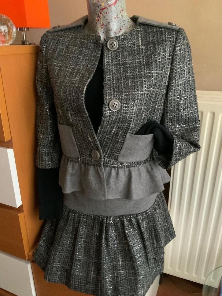 Rood Valentino pak van wolmix, Kleding | Dames, Jasjes, Kostuums en Pakken, Zo goed als nieuw, Kostuum of Pak, Maat 36 (S), Grijs